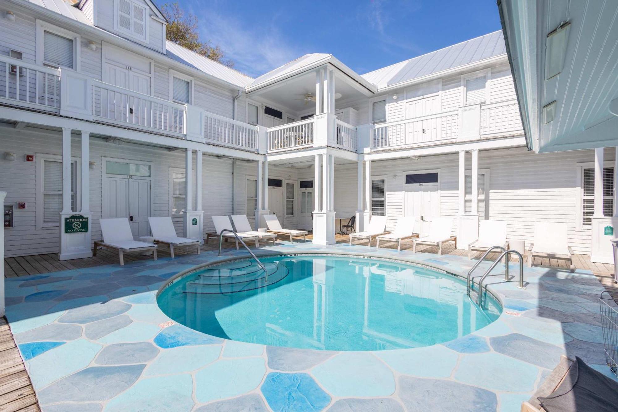 Classic King With Balcony At Curry Mansion Cayo Hueso Exterior foto